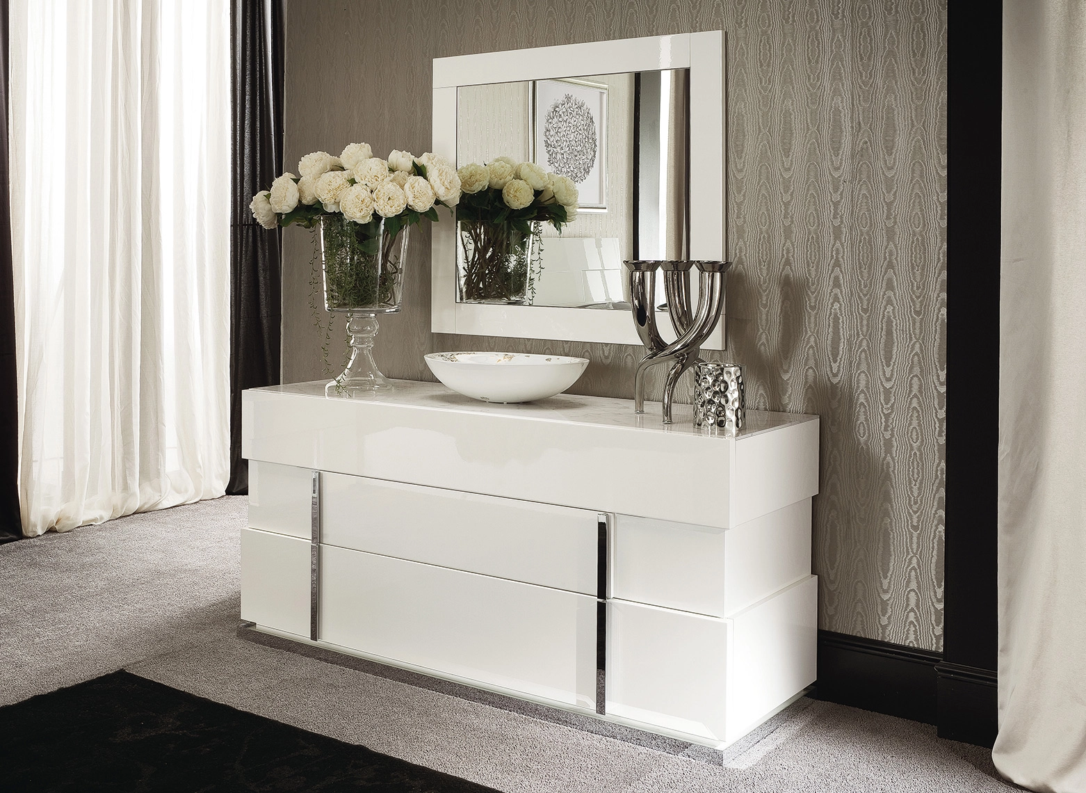 Canova Dresser