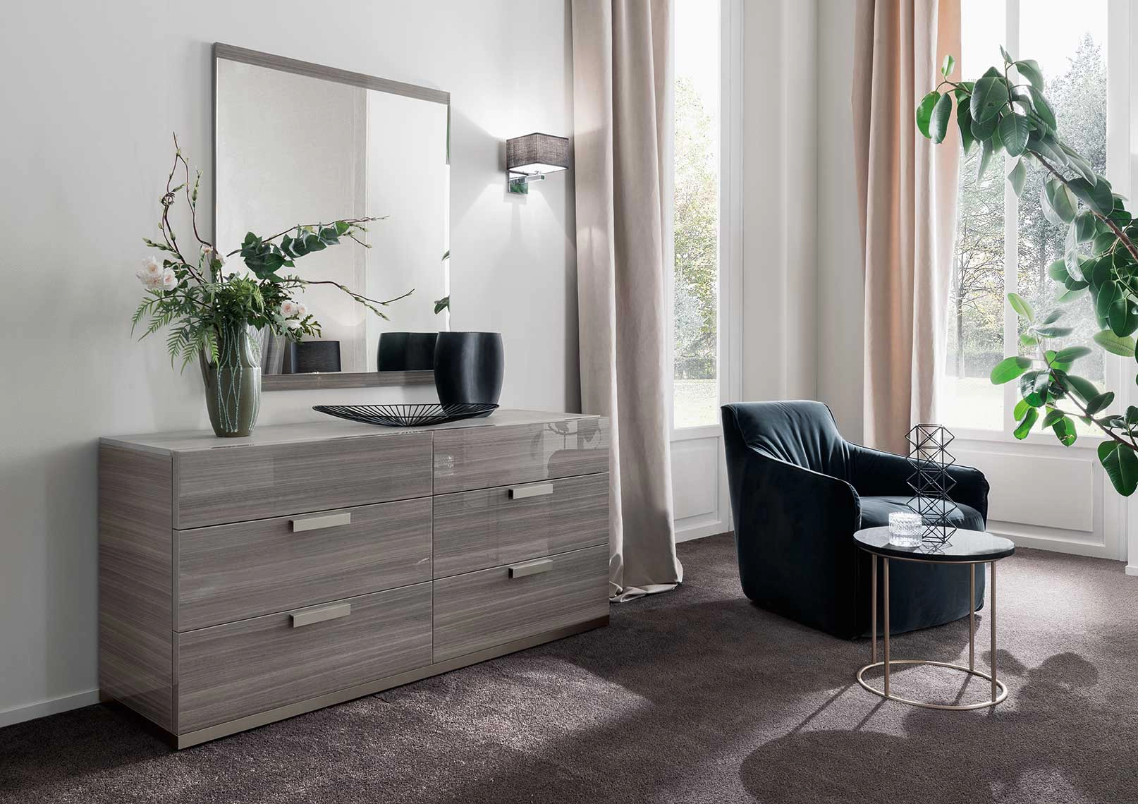 Iris Dresser