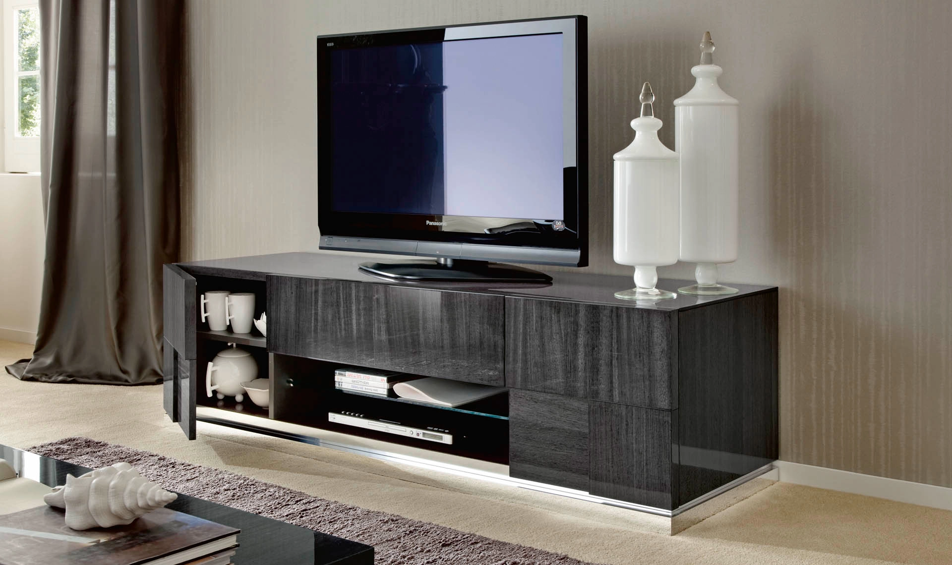 Montecarlo Tv Stand