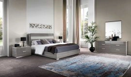 Iris King Bed