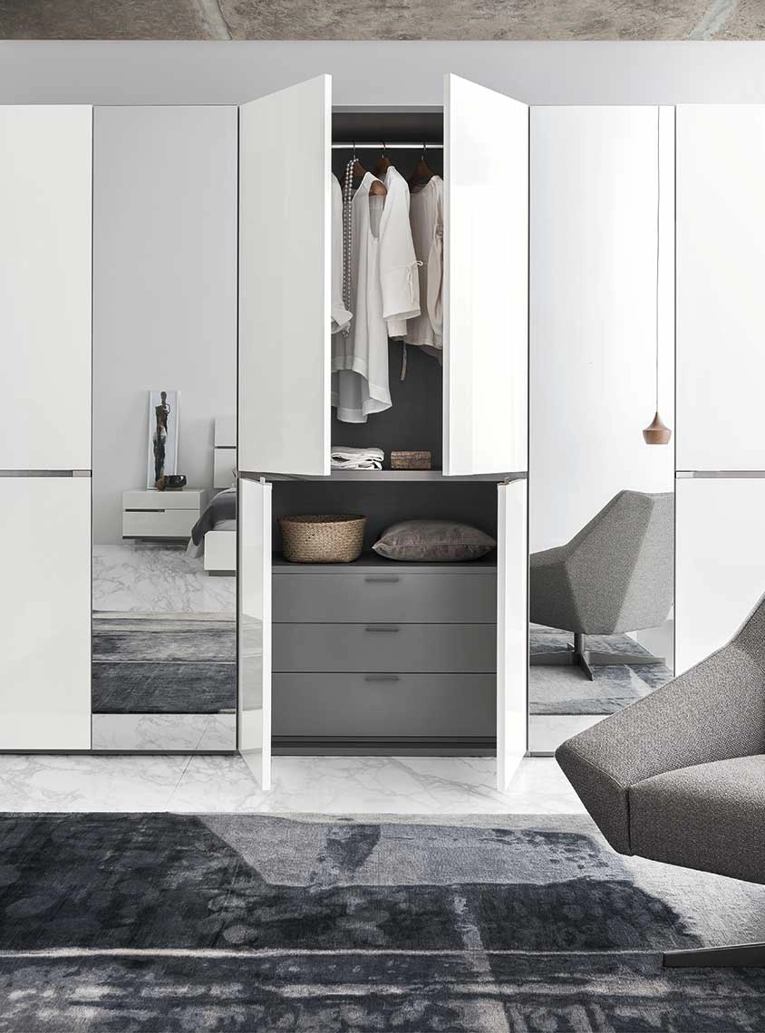 Artemide Right Curio